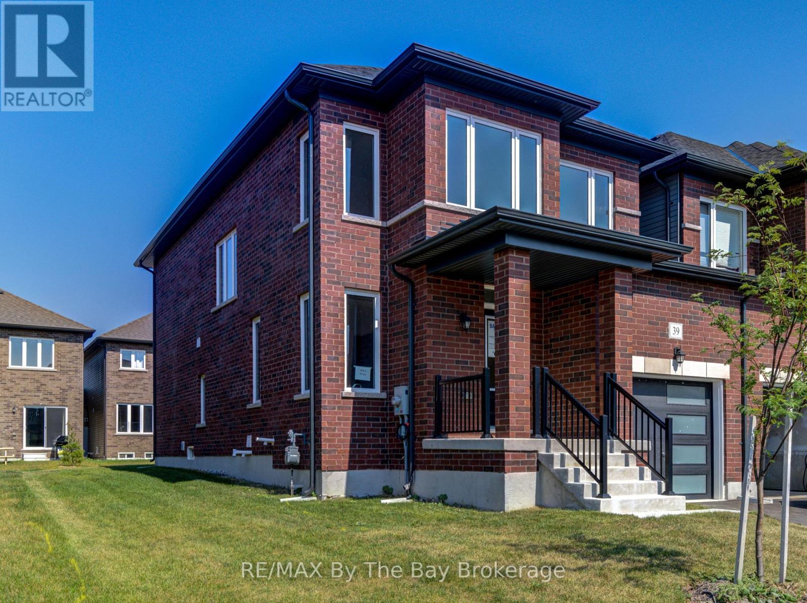 39 Lisa Street, Wasaga Beach, Ontario  L9Z 1J9 - Photo 1 - S12746102