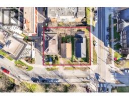 160 164 166 E 10TH STREET, North Vancouver, British Columbia