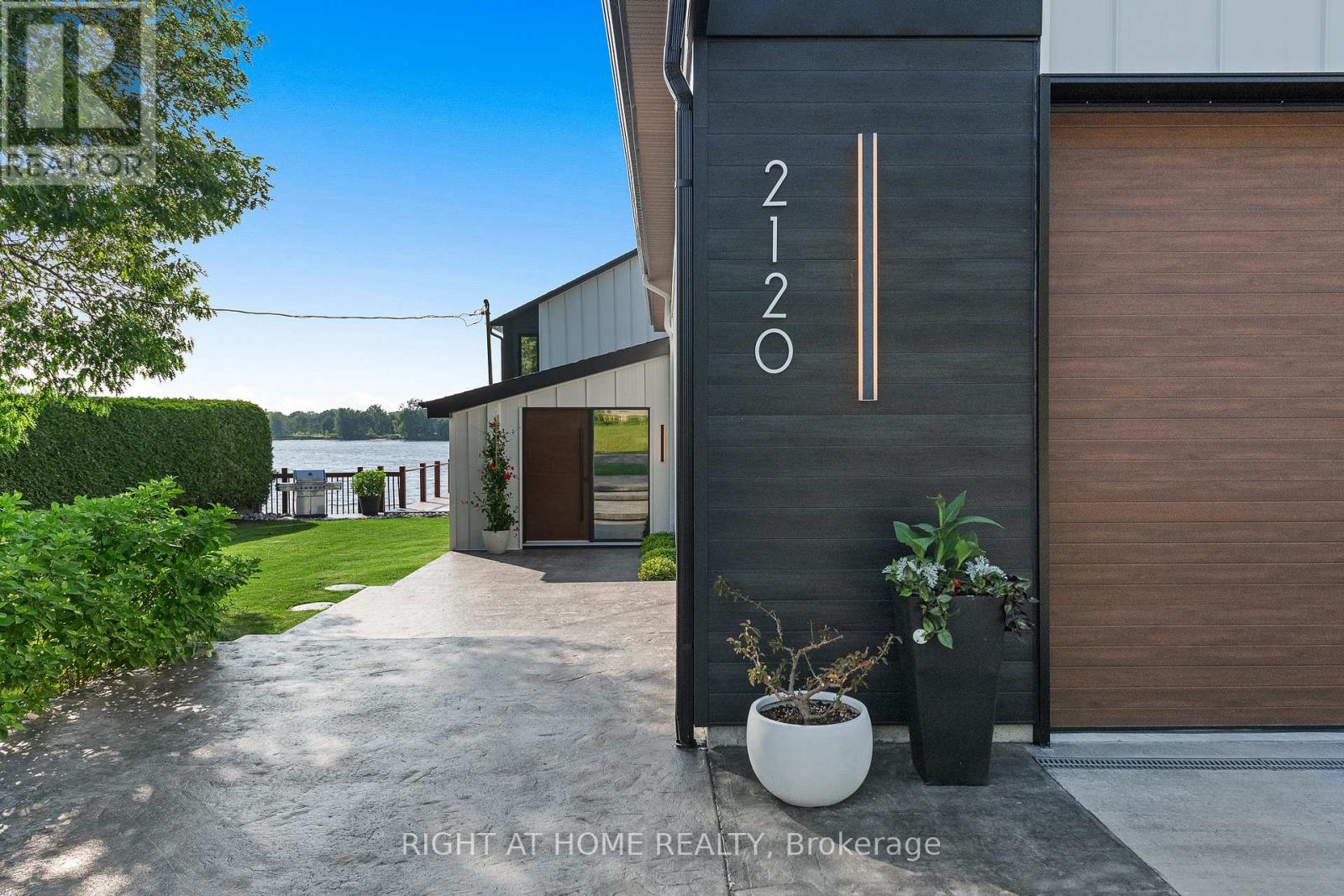 2120 Du Chateau Avenue, Clarence-Rockland, Ontario  K4K 1J3 - Photo 3 - X12218527