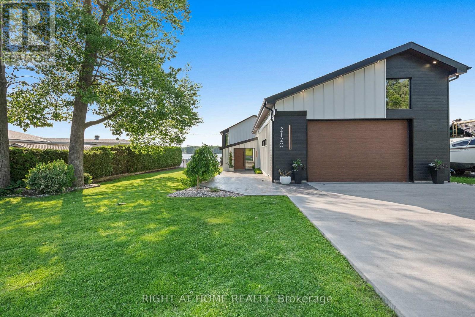 2120 Du Chateau Avenue, Clarence-Rockland, Ontario  K4K 1J3 - Photo 2 - X12218527