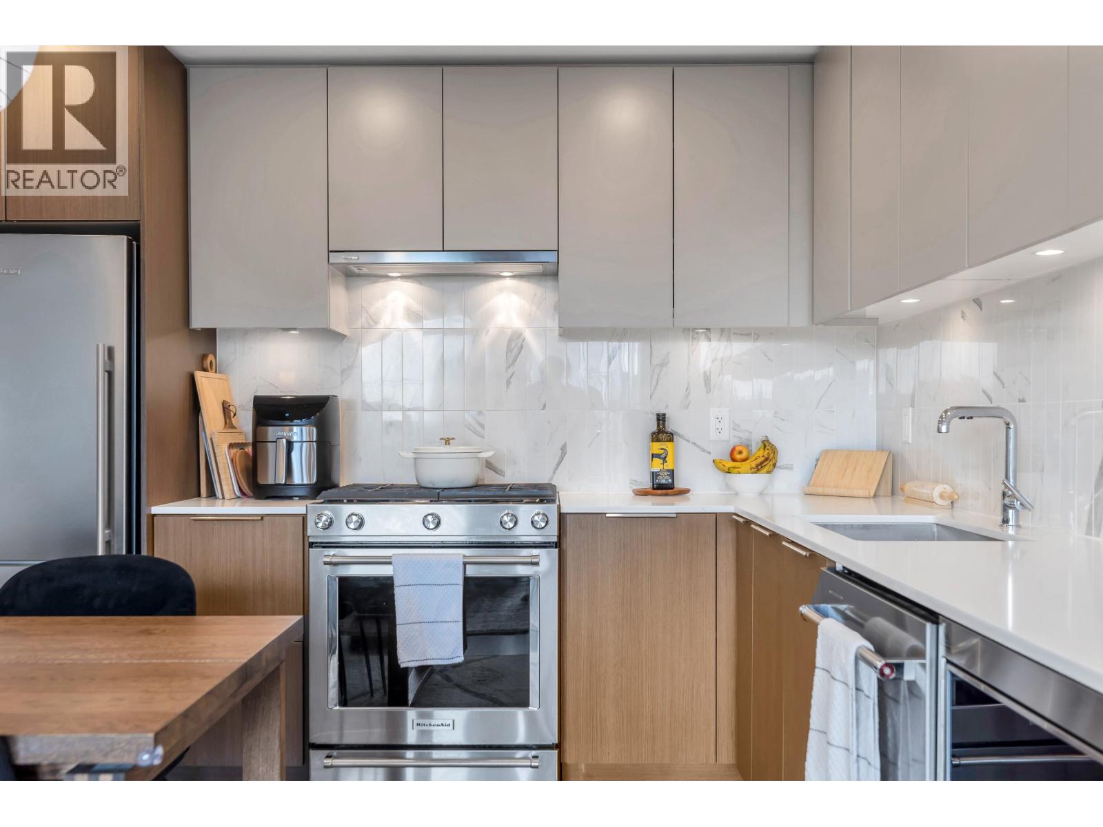 504 645 Como Lake Avenue, Coquitlam, British Columbia  V3J 0N9 - Photo 4 - R3114036