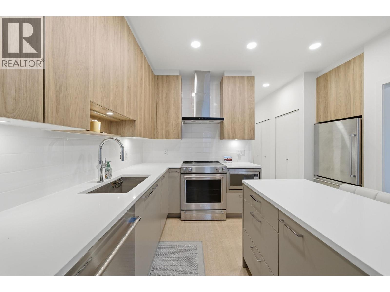 418 7588 16th Street, Burnaby, British Columbia  V3N 0H8 - Photo 4 - R3114046