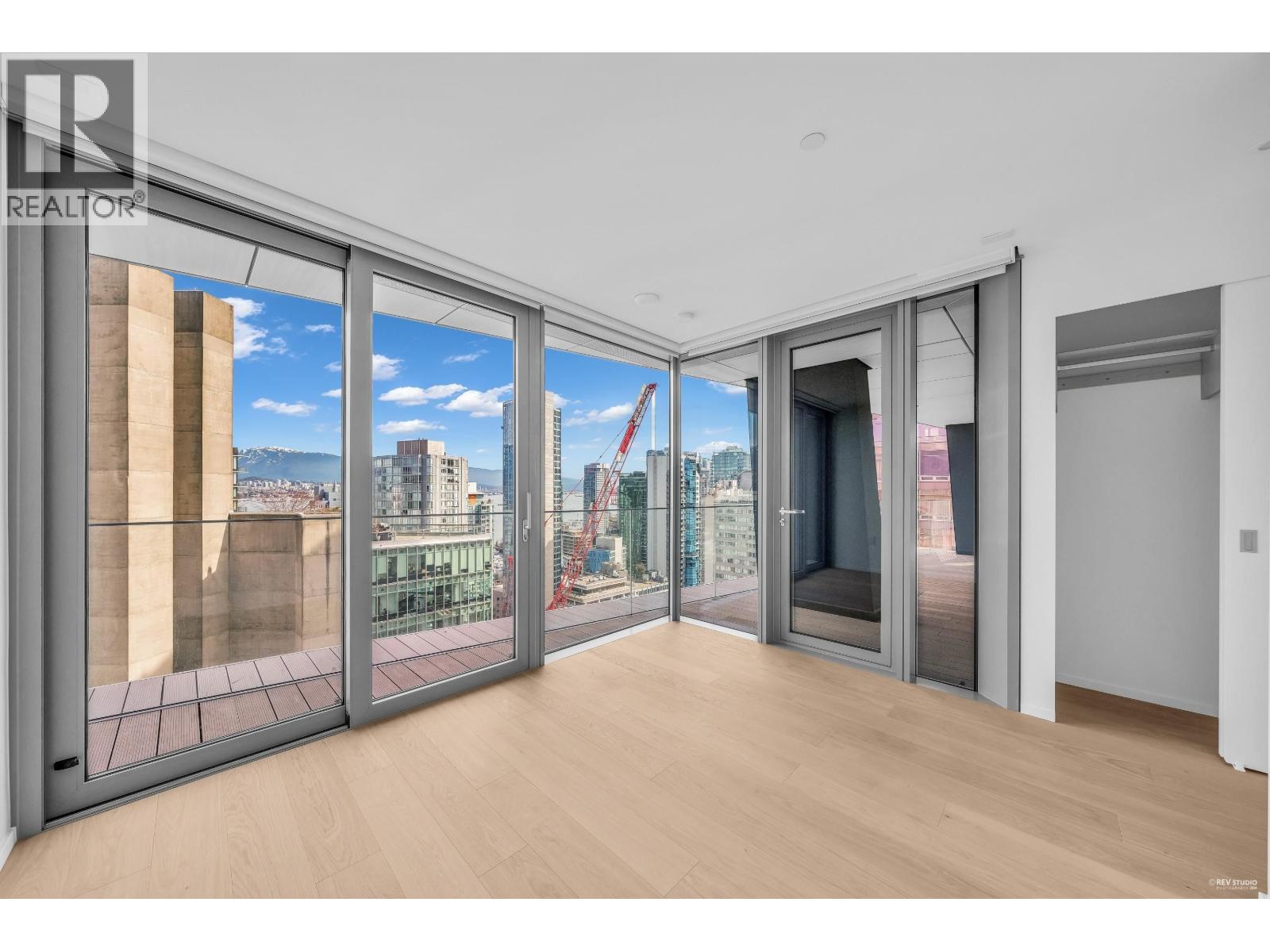 2203 1568 Alberni Street, Vancouver, British Columbia  V6G 0E3 - Photo 2 - R3114067