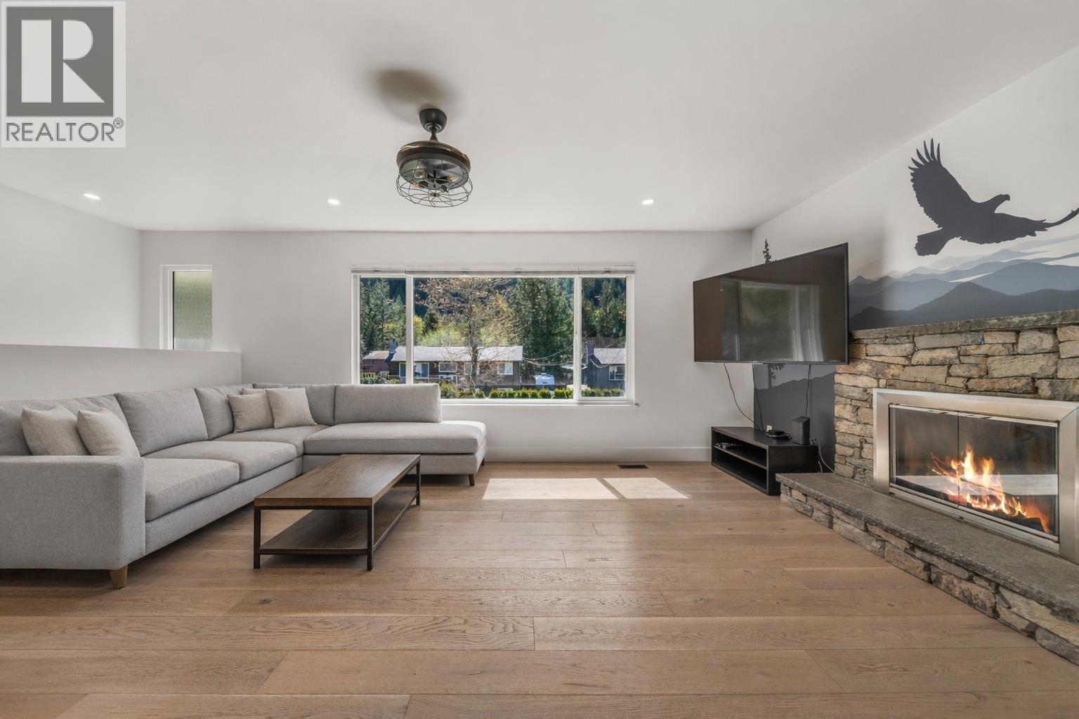 38325 Fir Street, Squamish, British Columbia  V8B 0W8 - Photo 10 - R3114059