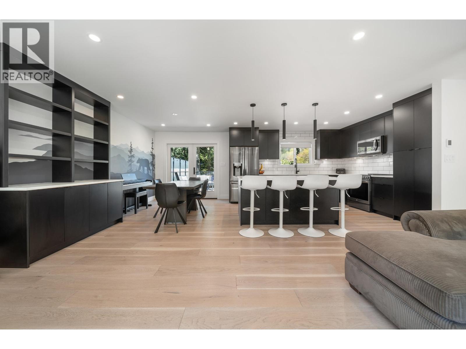 38325 Fir Street, Squamish, British Columbia  V8B 0W8 - Photo 11 - R3114059