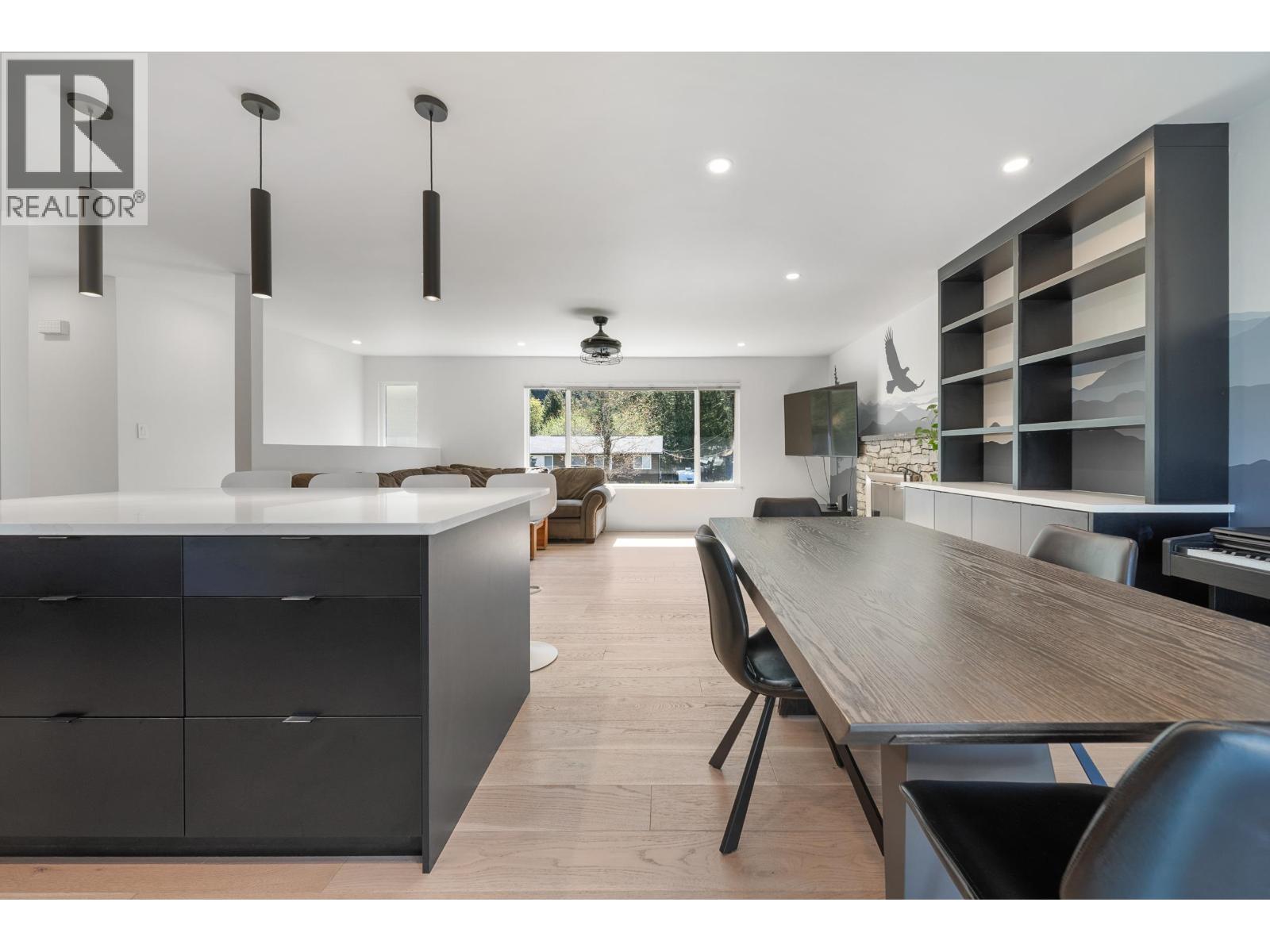 38325 Fir Street, Squamish, British Columbia  V8B 0W8 - Photo 12 - R3114059