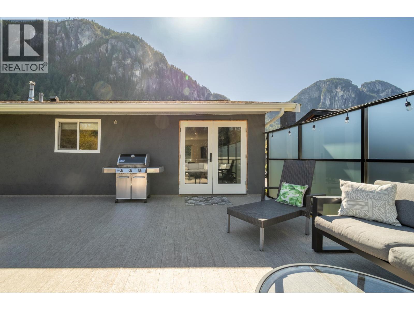 38325 Fir Street, Squamish, British Columbia  V8B 0W8 - Photo 7 - R3114059