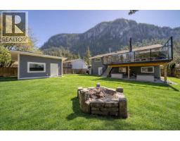38325 FIR STREET, Squamish, British Columbia