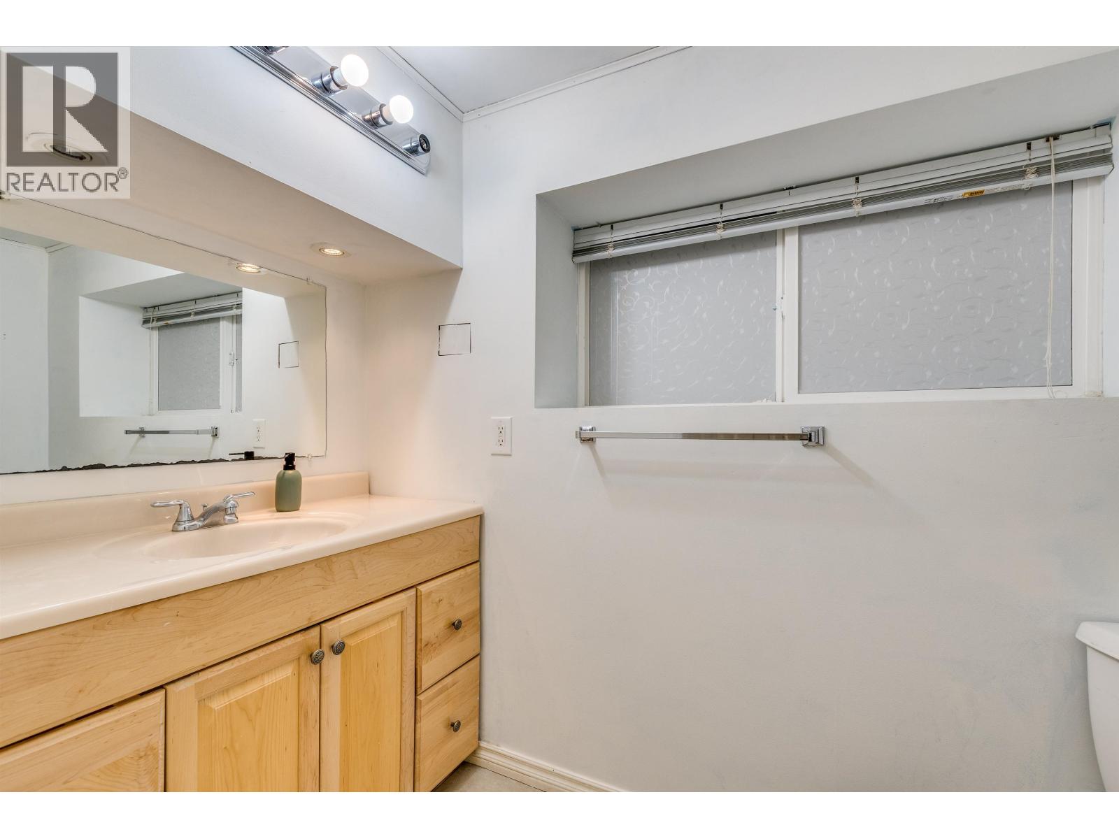 760 Grover Avenue, Coquitlam, British Columbia  V3J 3C8 - Photo 19 - R3114064