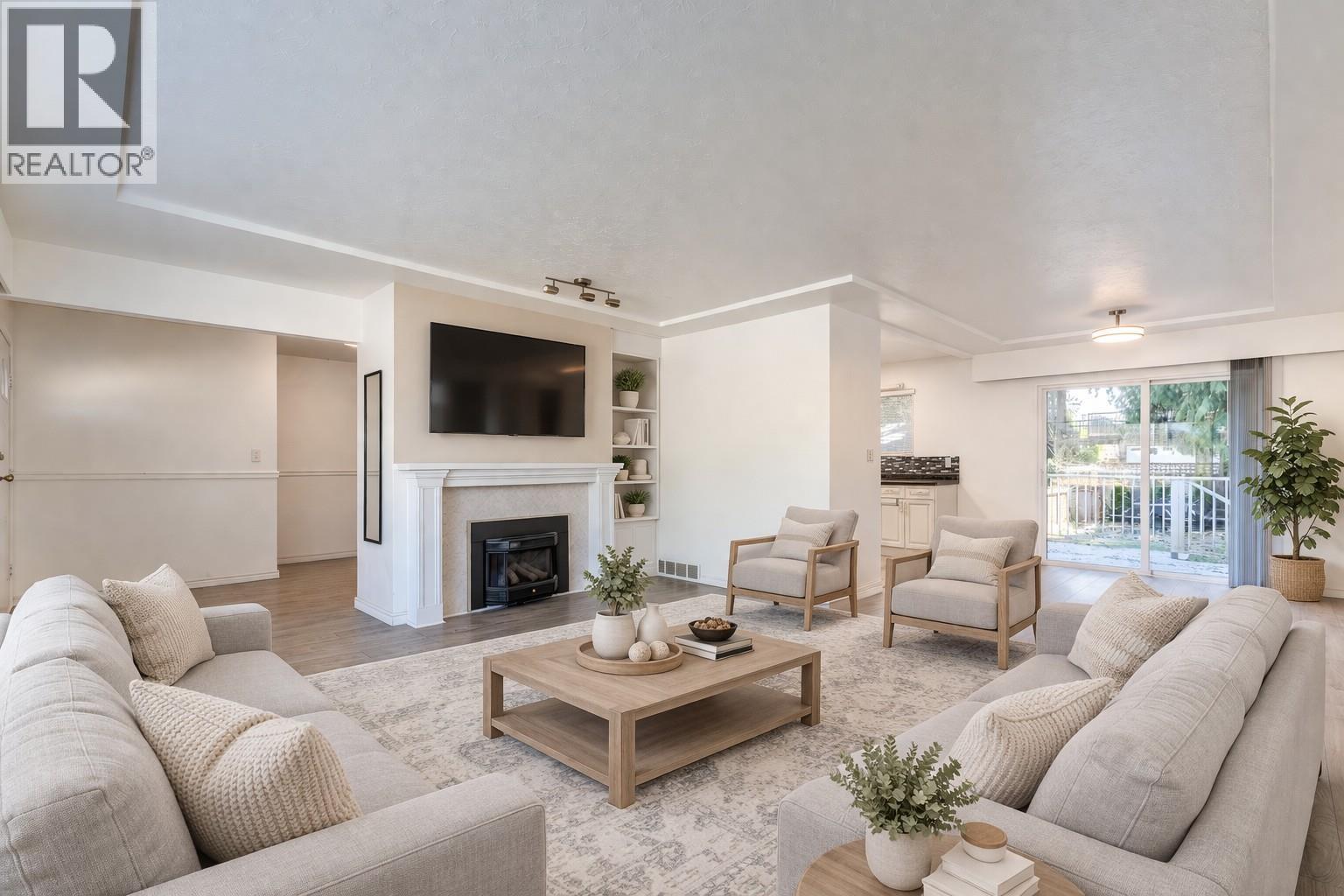 760 Grover Avenue, Coquitlam, British Columbia  V3J 3C8 - Photo 2 - R3114064