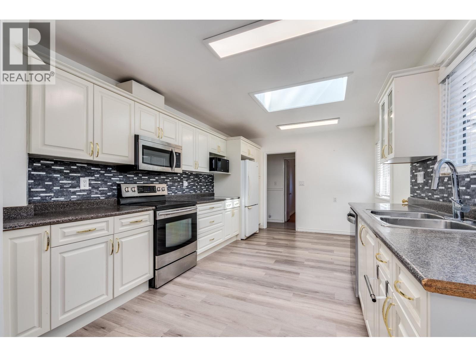 760 Grover Avenue, Coquitlam, British Columbia  V3J 3C8 - Photo 6 - R3114064