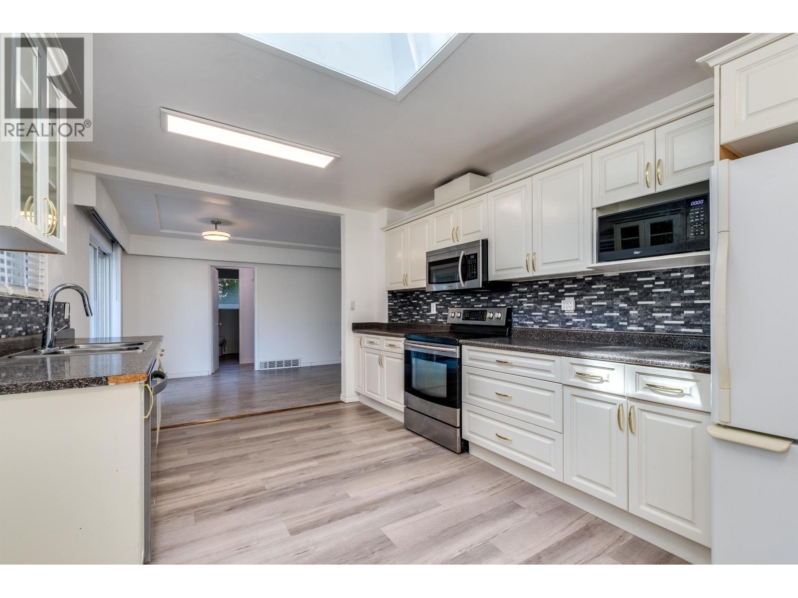 760 Grover Avenue, Coquitlam, British Columbia  V3J 3C8 - Photo 8 - R3114064