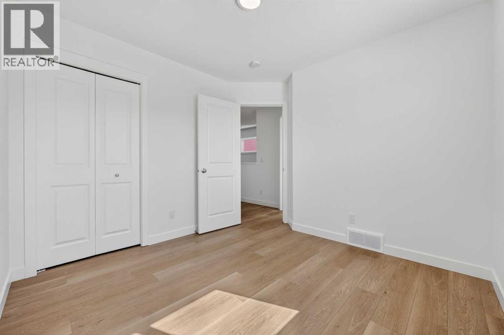 83 Legacy Passage Se, Calgary, Alberta  T2X 2H3 - Photo 18 - A2285896