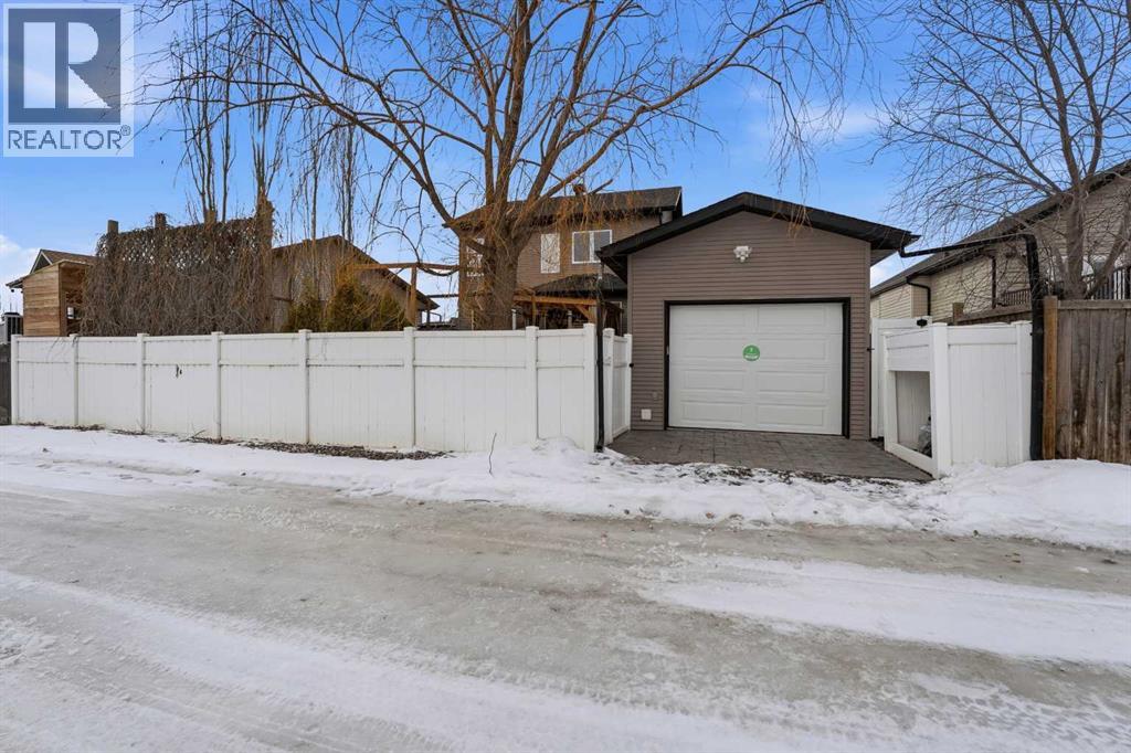 134 Ivany Close, Red Deer, Alberta  T4R 0A1 - Photo 4 - A2287576