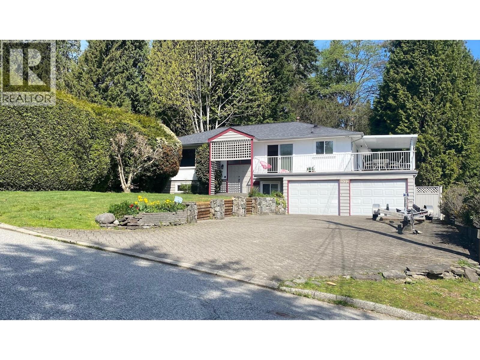 1352 E 16TH STREET, North Vancouver, British Columbia