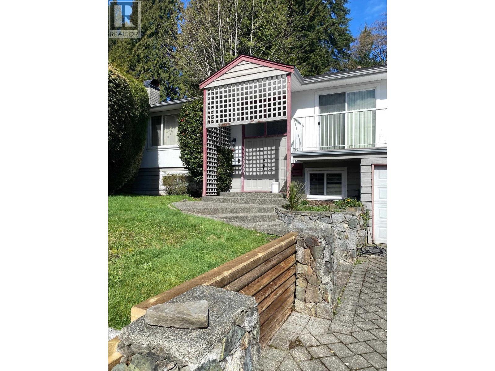 1352 E 16th Street, North Vancouver, British Columbia  V7J 1L4 - Photo 2 - R3113975