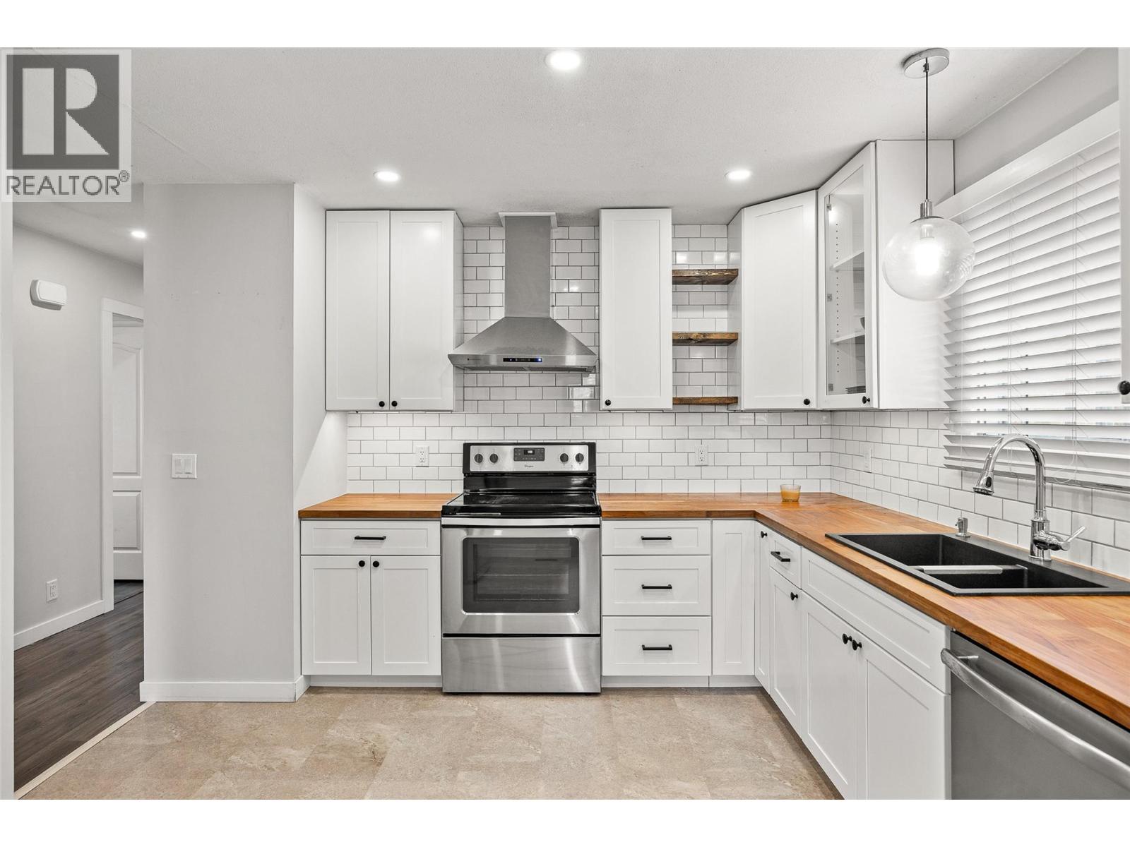 949 Grenfell Court, Kelowna, British Columbia