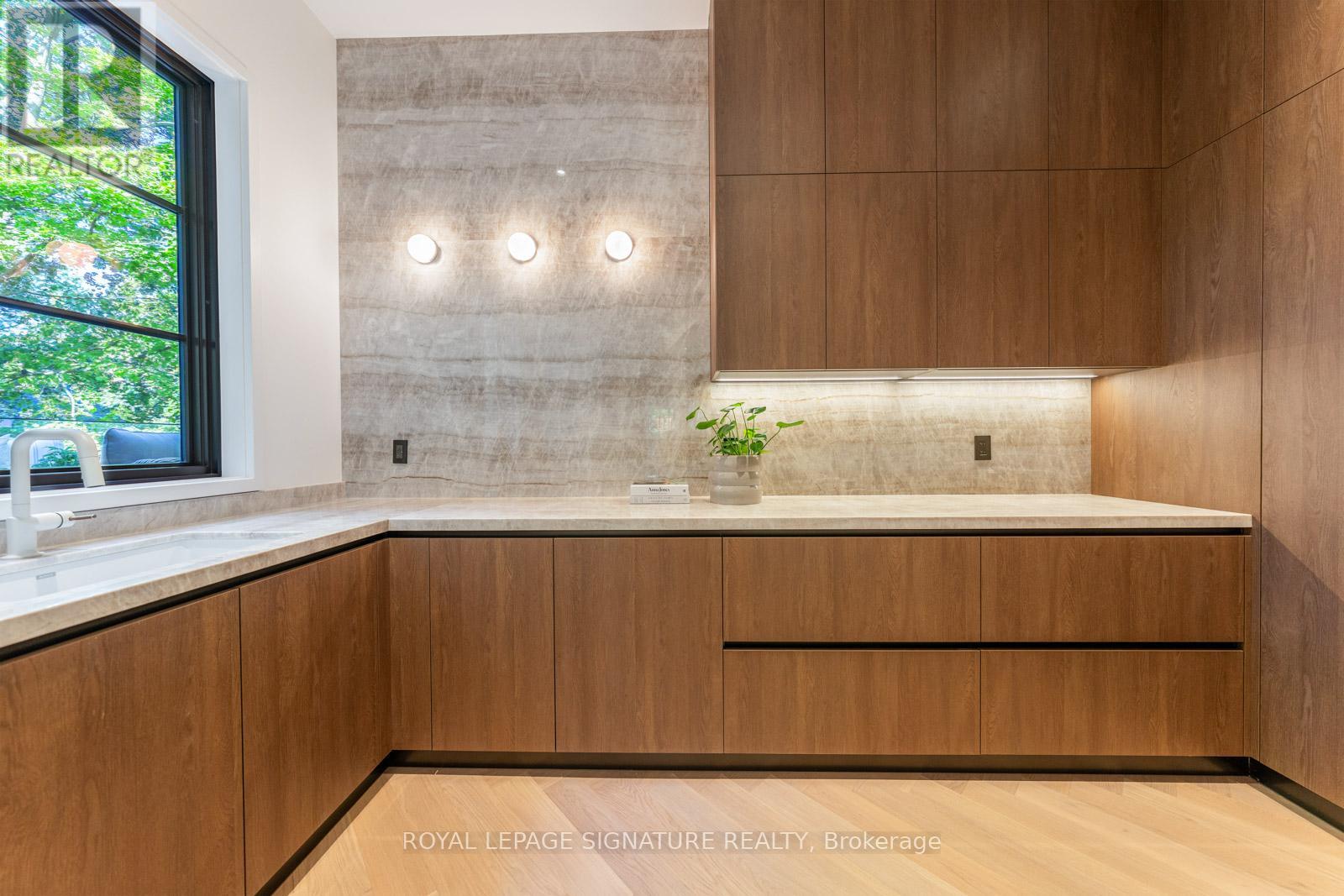 8 Crown Park Road, Toronto, Ontario  M4E 1J9 - Photo 23 - E13026282