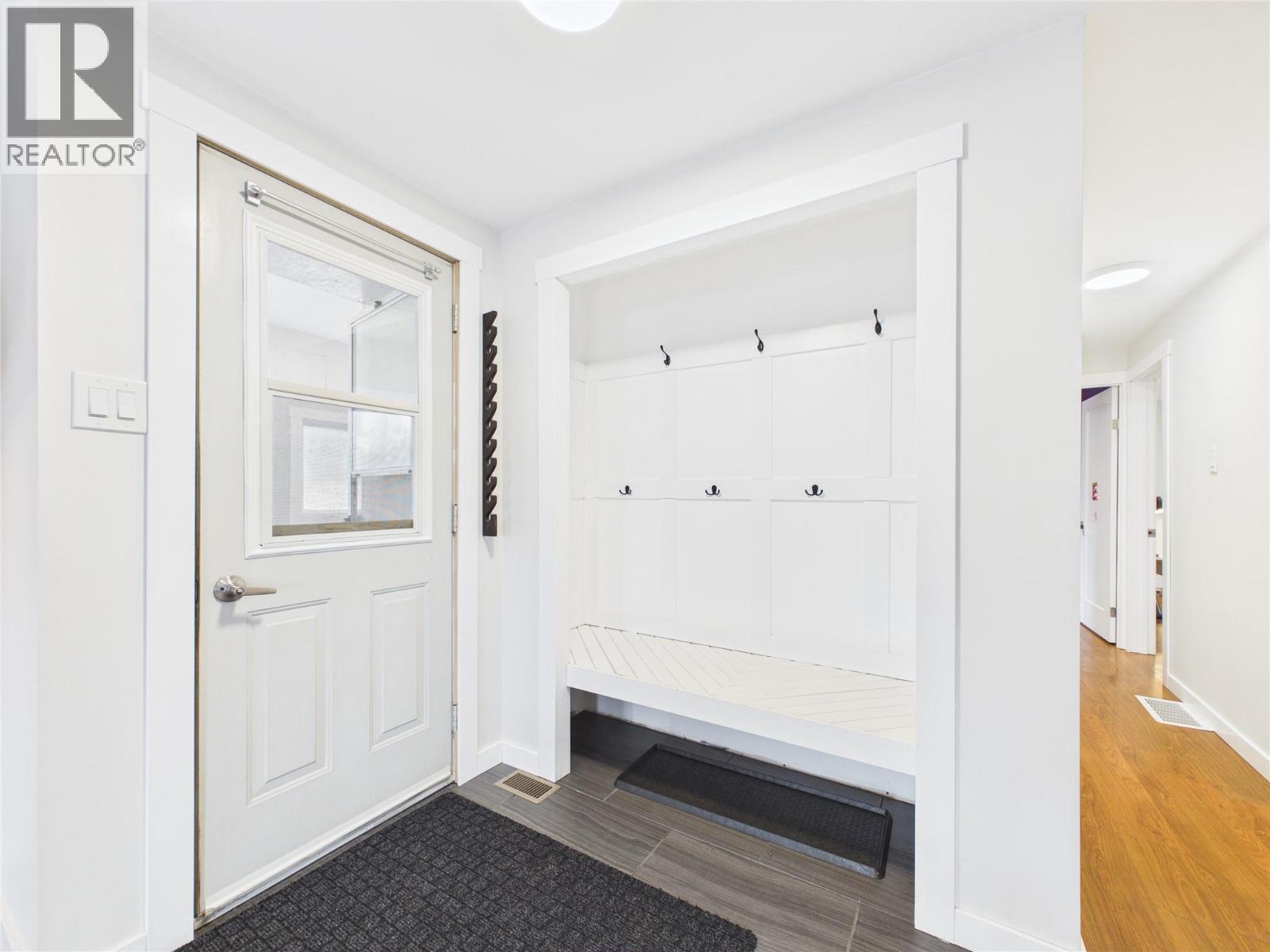 661 Mcbride Street W, Cranbrook, British Columbia  V1C 6T4 - Photo 4 - 10384263