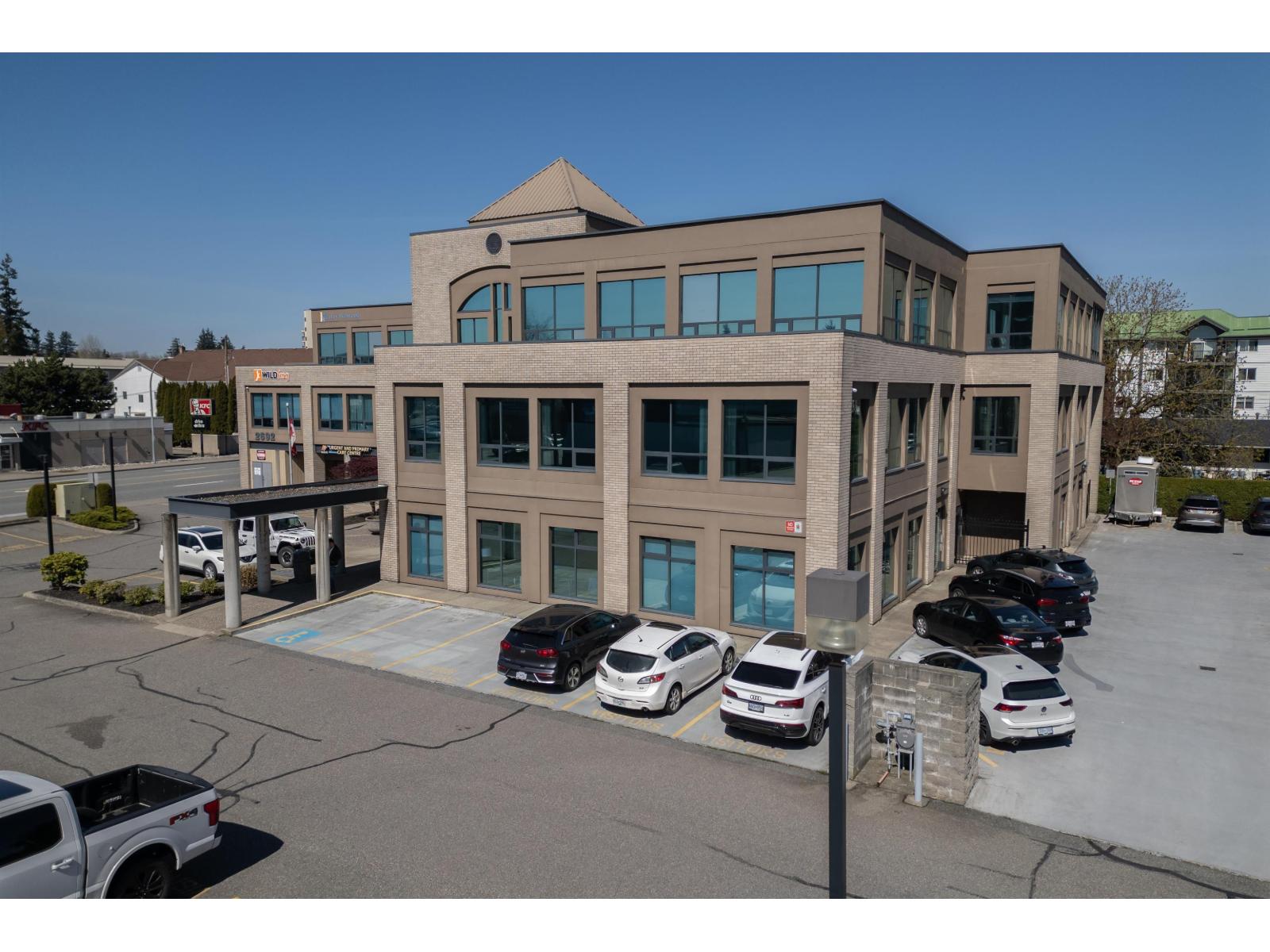 200 2692 Clearbrook Road, Abbotsford, British Columbia  V2T 2Y8 - Photo 2 - C8078055