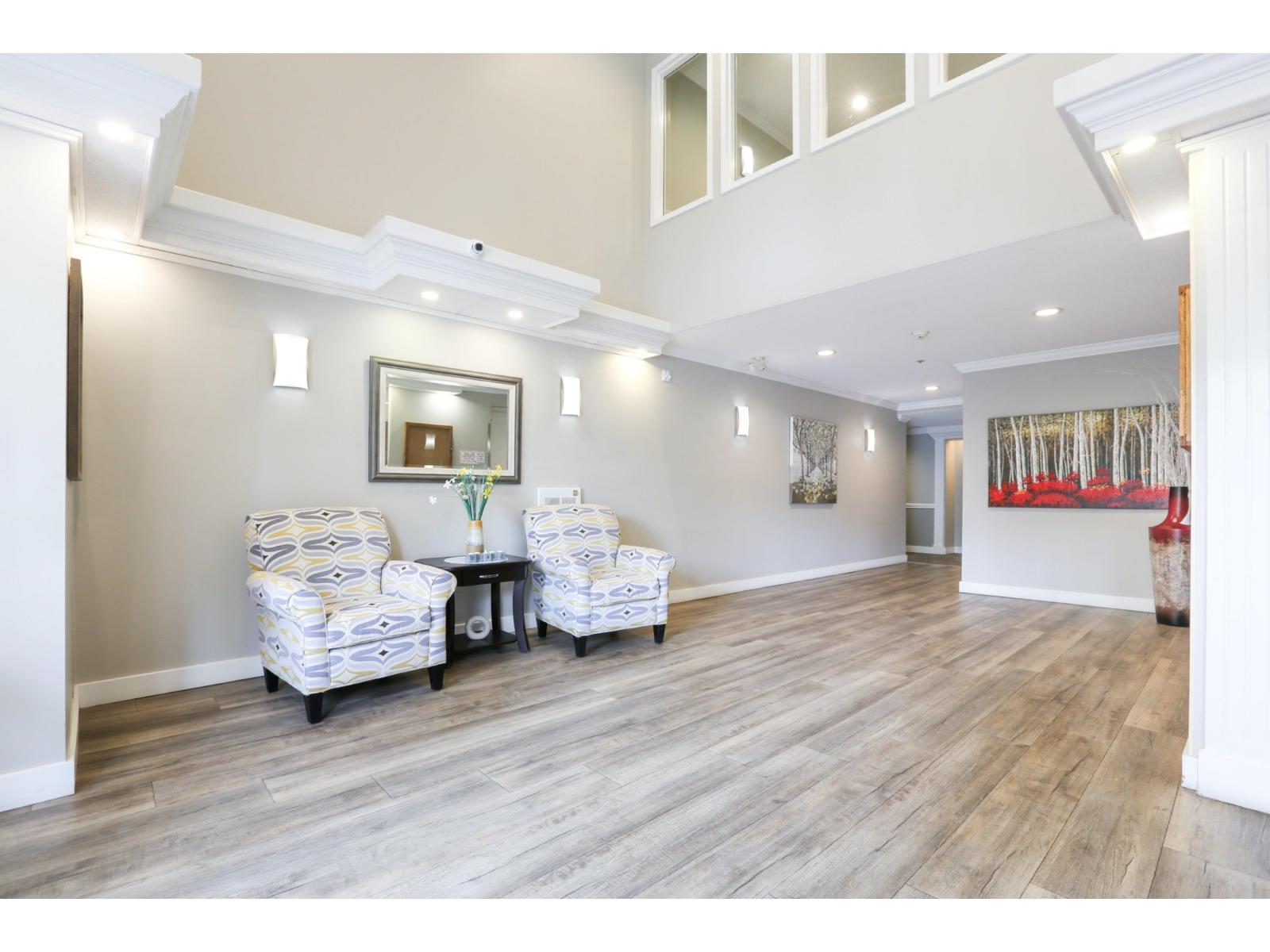 402 13870 70 Avenue, Surrey, British Columbia  V3W 0R9 - Photo 2 - R3113688