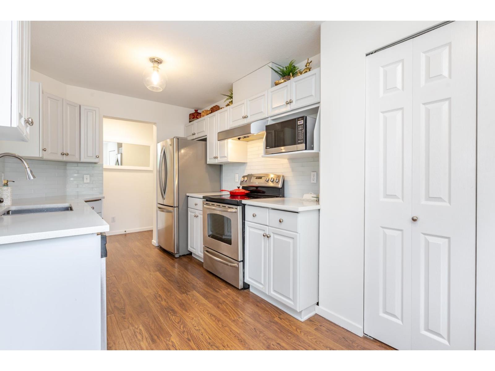 402 13870 70 Avenue, Surrey, British Columbia  V3W 0R9 - Photo 8 - R3113688