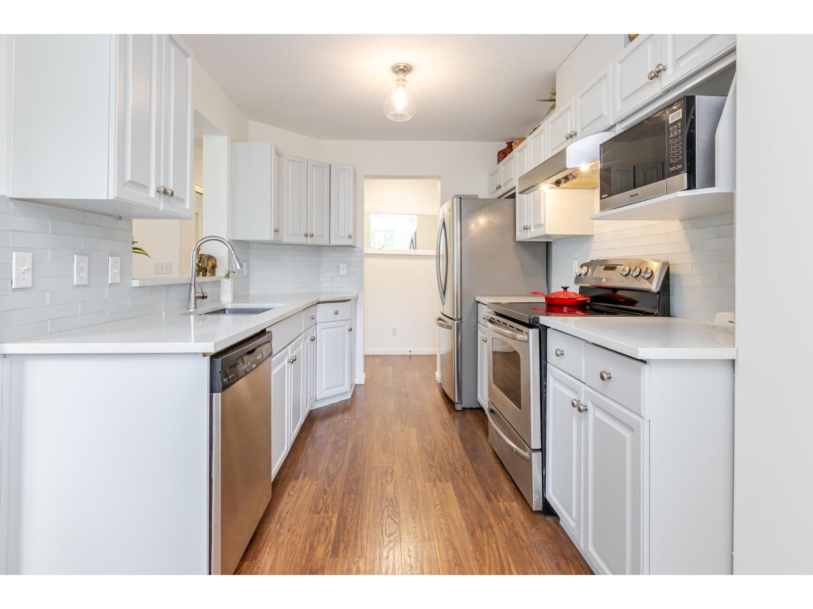 402 13870 70 Avenue, Surrey, British Columbia  V3W 0R9 - Photo 9 - R3113688