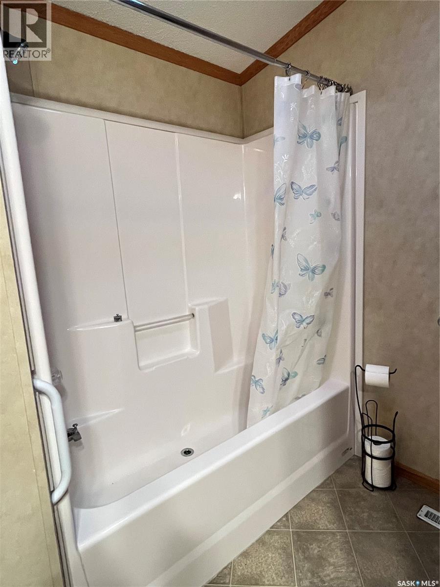 622 Bertrand Avenue, Radville, Saskatchewan  S0C 2G0 - Photo 12 - SK033434