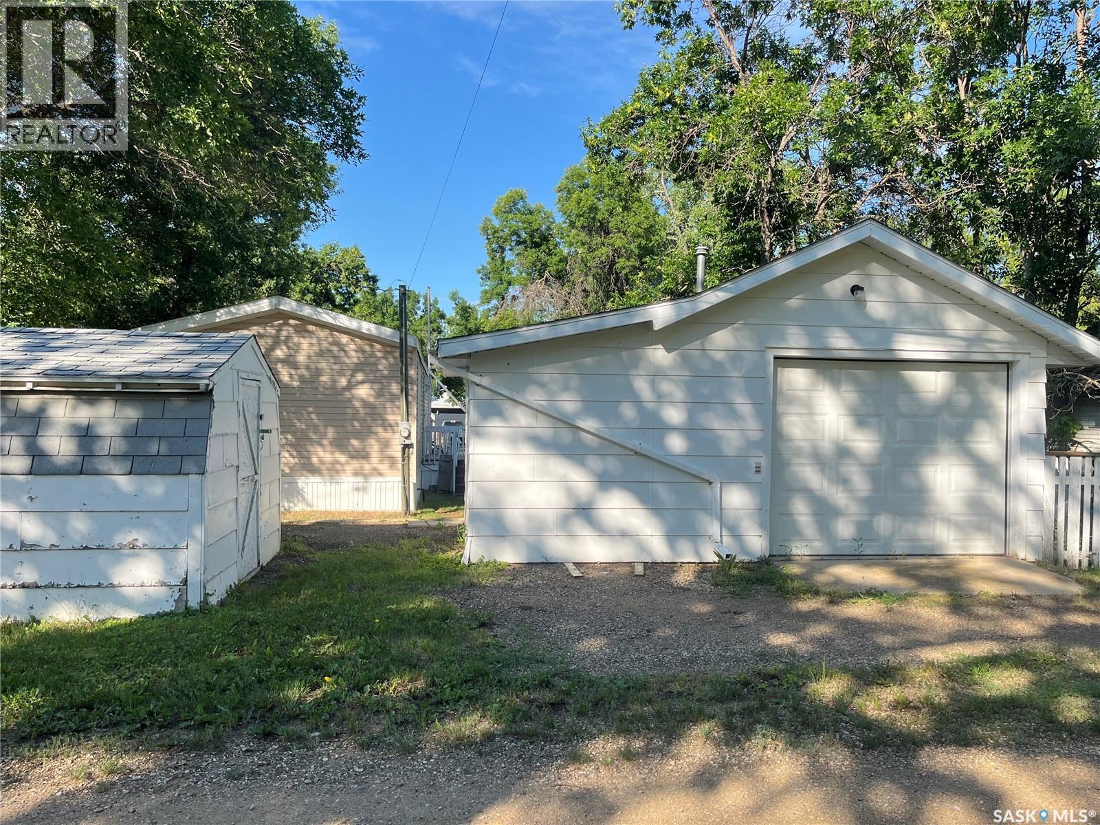 622 Bertrand Avenue, Radville, Saskatchewan  S0C 2G0 - Photo 17 - SK033434