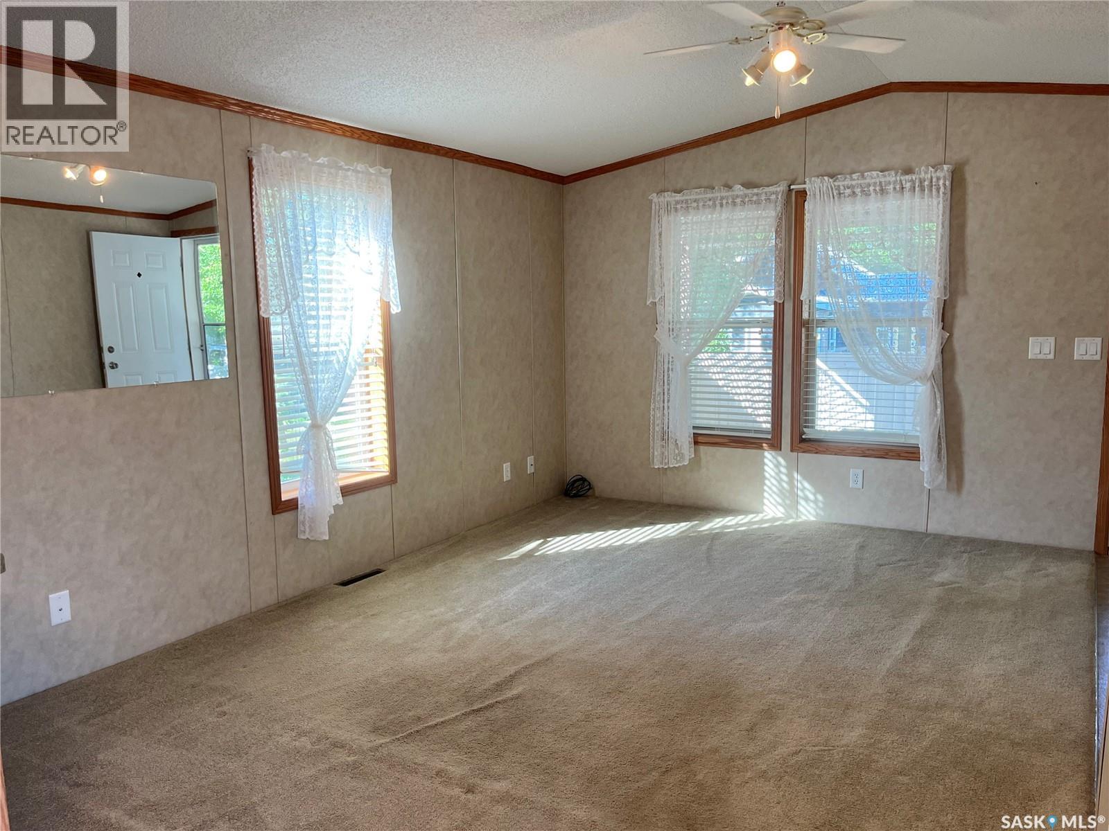 622 Bertrand Avenue, Radville, Saskatchewan  S0C 2G0 - Photo 5 - SK033434