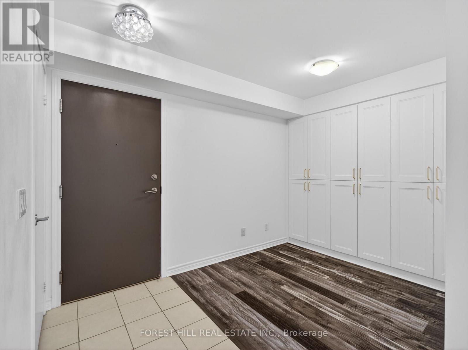224 - 35 Saranac Boulevard, Toronto, Ontario  M6A 2G4 - Photo 2 - C13018930