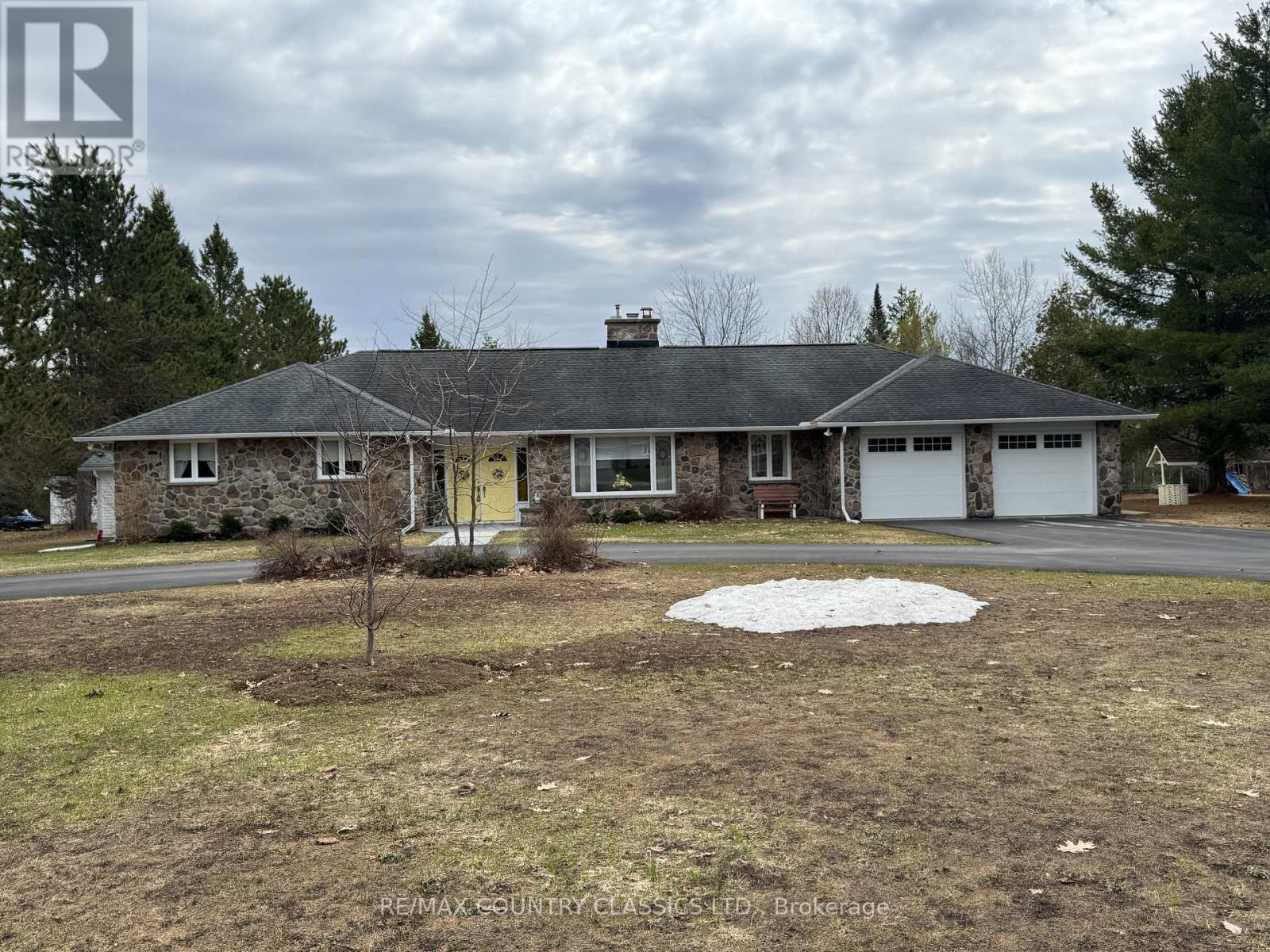 37 GOLFVIEW DRIVE, Bancroft, Ontario