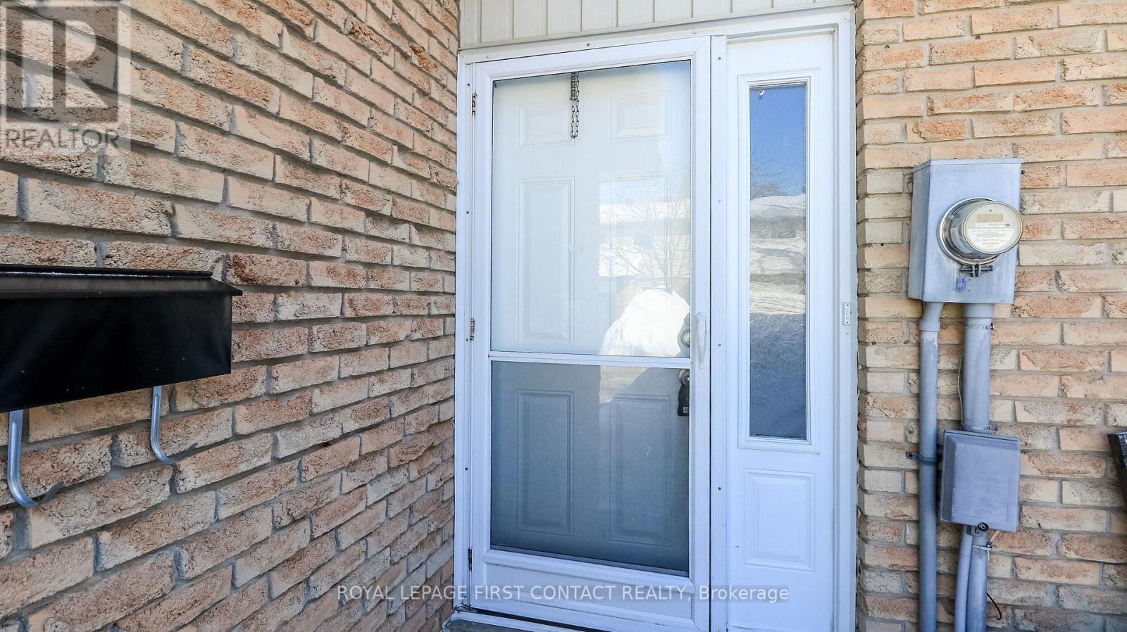Unit #10 - 261 Rose Street, Barrie, Ontario  L4M 2V3 - Photo 2 - S12833614