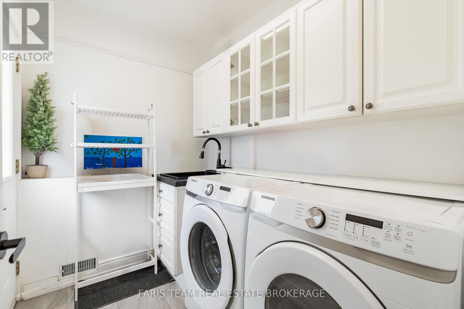 60 River Avenue Crescent, Wasaga Beach, Ontario  L9Z 2K6 - Photo 14 - S12927688