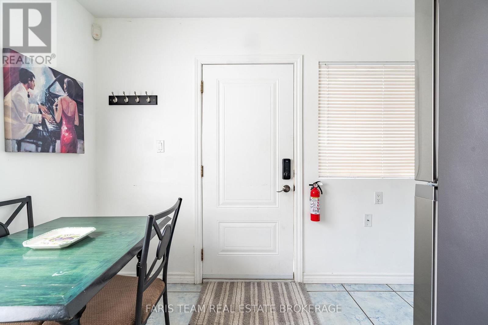 60 River Avenue Crescent, Wasaga Beach, Ontario  L9Z 2K6 - Photo 23 - S12927688