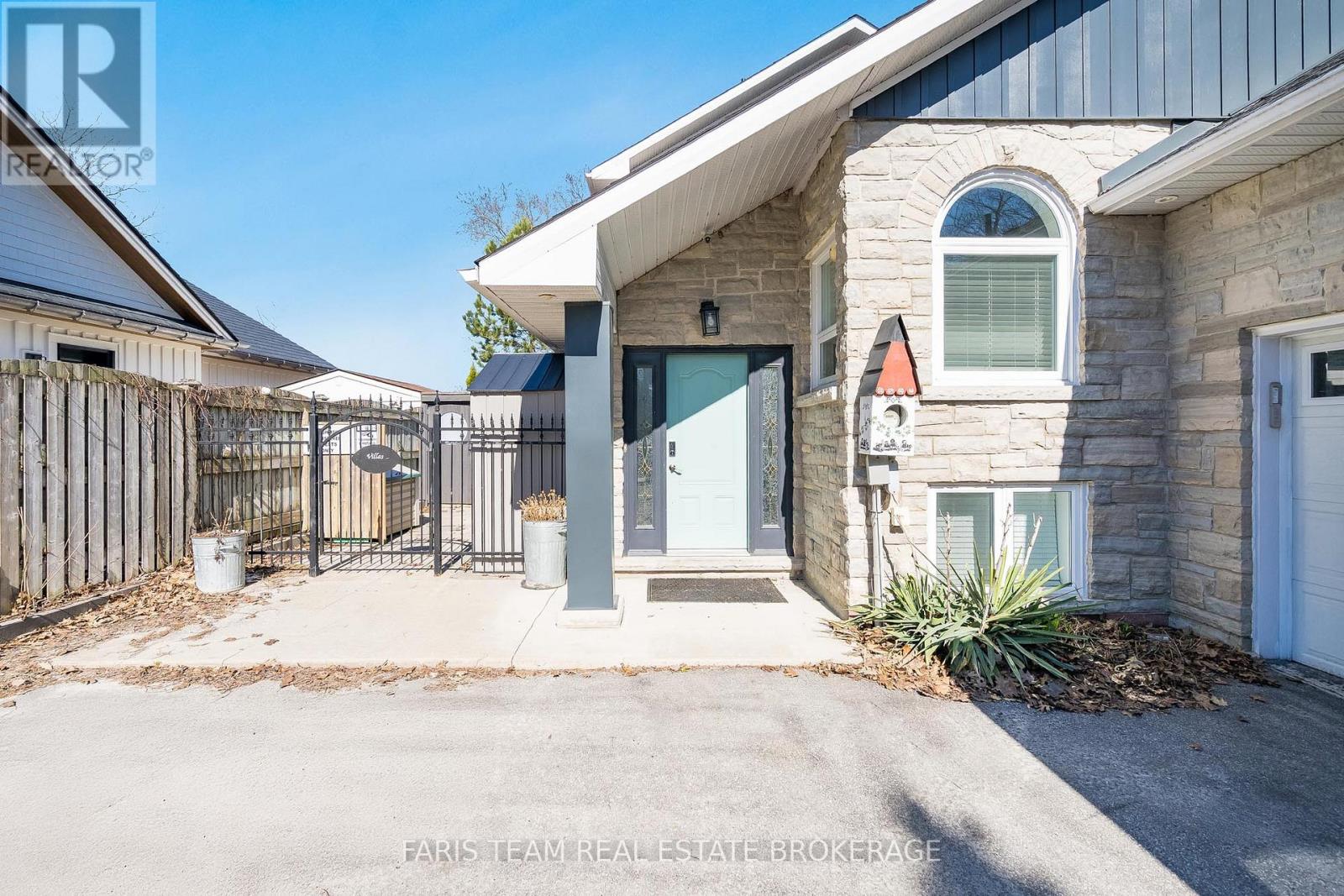 60 River Avenue Crescent, Wasaga Beach, Ontario  L9Z 2K6 - Photo 4 - S12927688