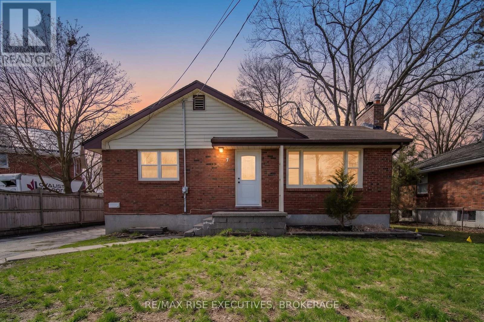 7 BENJAMIN STREET, Belleville, Ontario