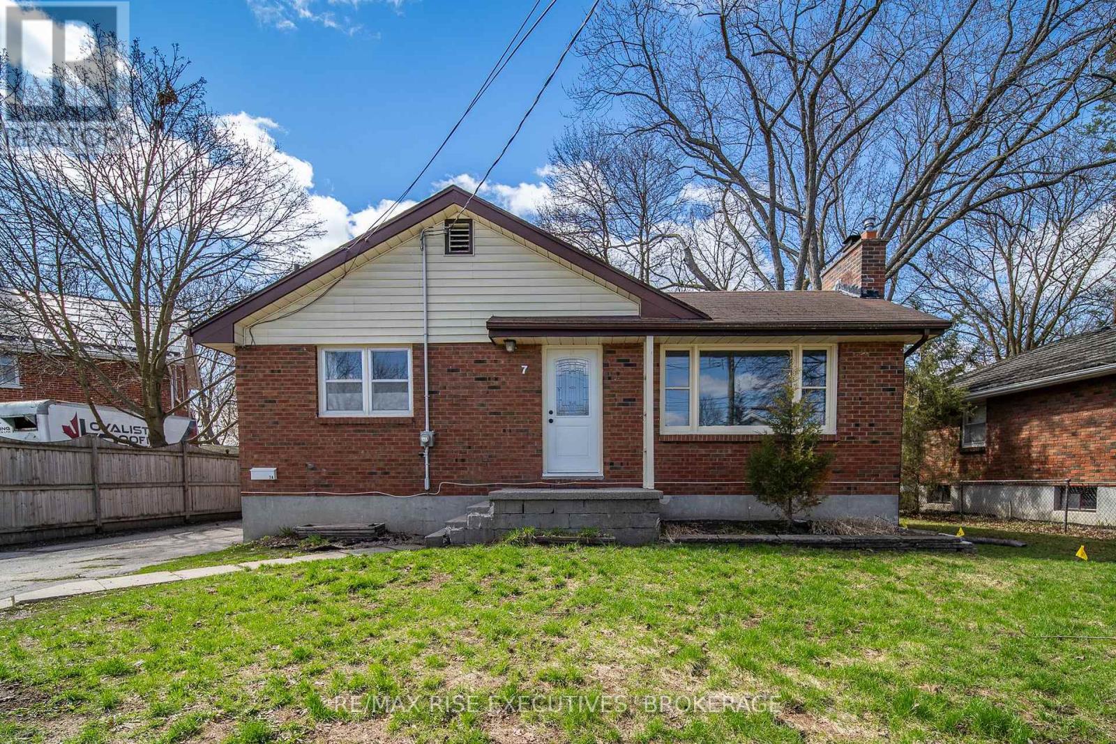 7 Benjamin Street, Belleville, Ontario  K8P 1P6 - Photo 2 - X13026594