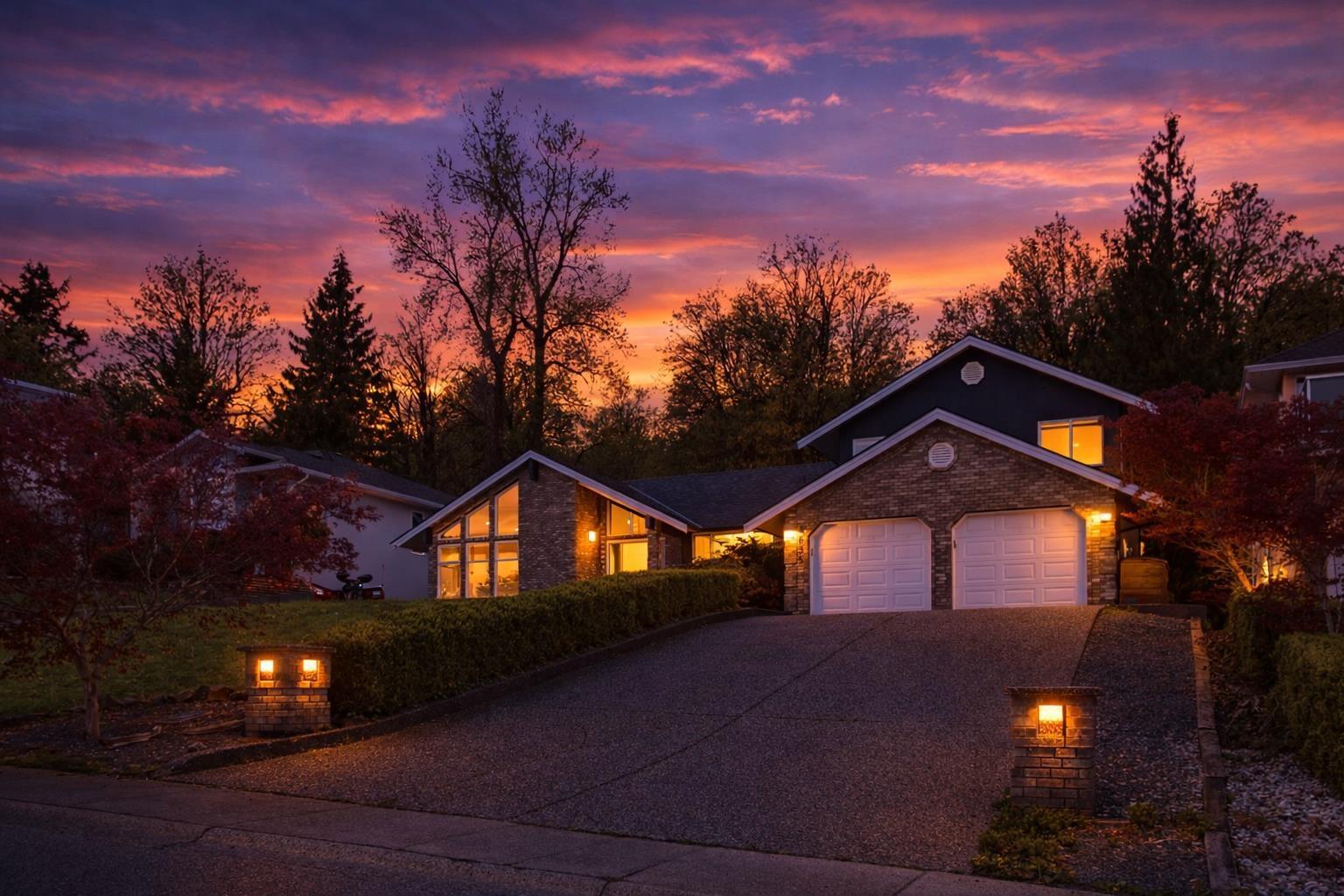 8635 Sunrise Drive, Chilliwack Mountain, Chilliwack, British Columbia  V2R 3H9 - Photo 3 - R3112787