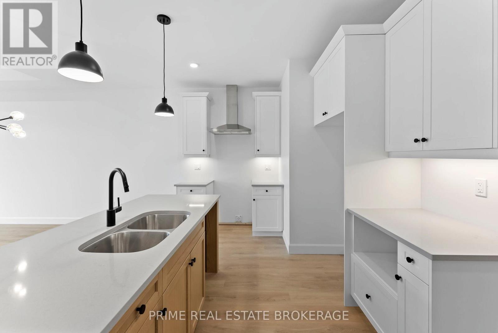 9 - 94 Coastal Crescent, Lambton Shores, Ontario  N0M 1T0 - Photo 11 - X13026396