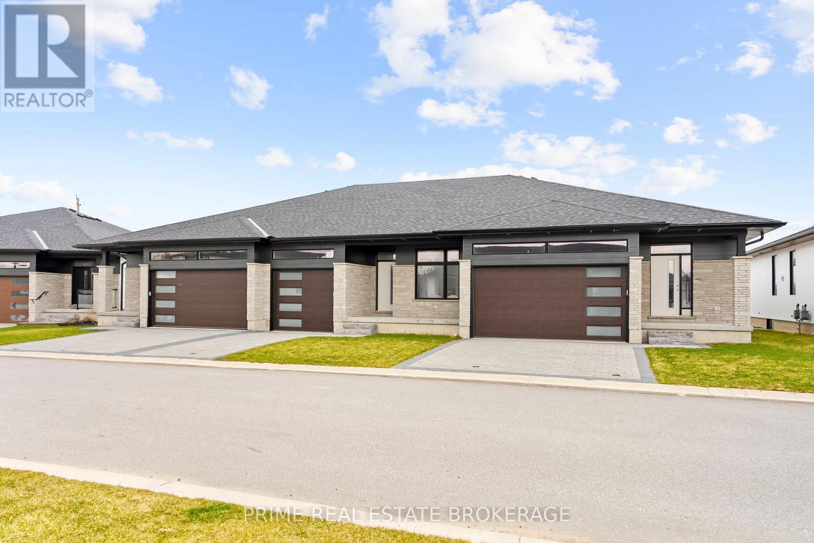 9 - 94 Coastal Crescent, Lambton Shores, Ontario  N0M 1T0 - Photo 3 - X13026396