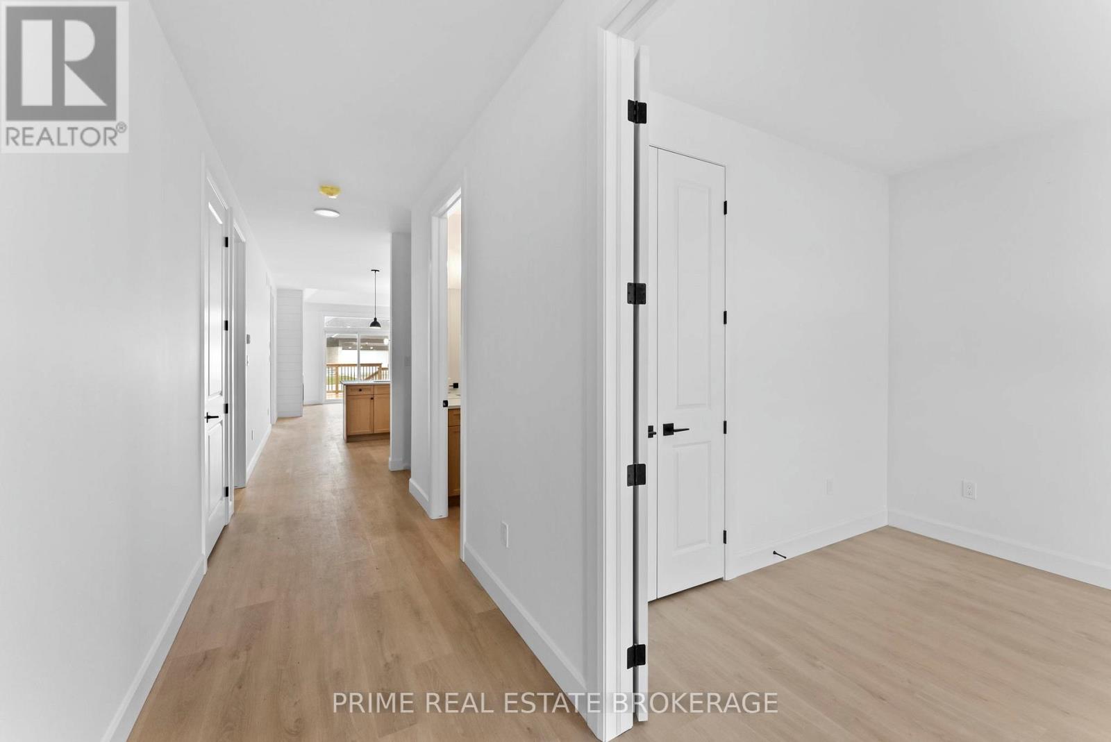 9 - 94 Coastal Crescent, Lambton Shores, Ontario  N0M 1T0 - Photo 4 - X13026396