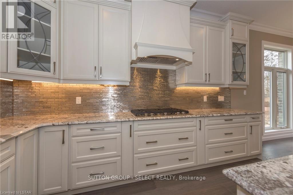 10142 Pinery Bluffs Road, Lambton Shores, Ontario  N0M 1T0 - Photo 13 - X13026646