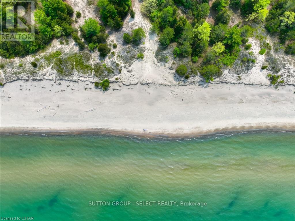 10142 Pinery Bluffs Road, Lambton Shores, Ontario  N0M 1T0 - Photo 26 - X13026646