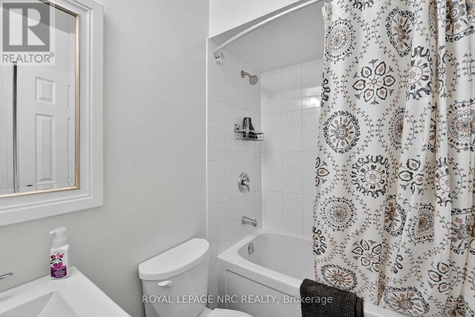 4 - 453 Woodview Road, Burlington, Ontario  L7N 2Z9 - Photo 24 - W12926664