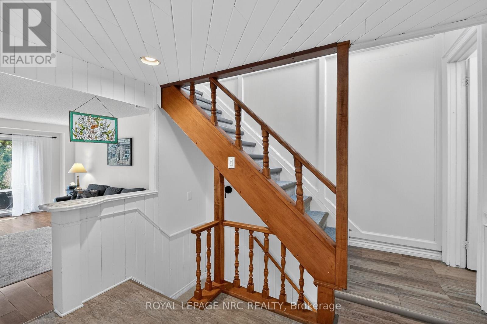 4 - 453 Woodview Road, Burlington, Ontario  L7N 2Z9 - Photo 13 - W12926664