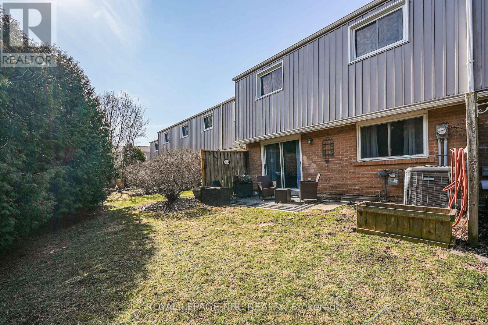 4 - 453 Woodview Road, Burlington, Ontario  L7N 2Z9 - Photo 31 - W12926664