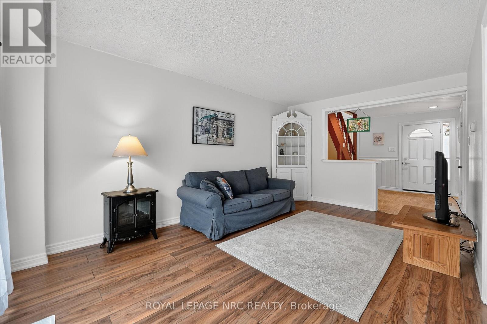 4 - 453 Woodview Road, Burlington, Ontario  L7N 2Z9 - Photo 9 - W12926664