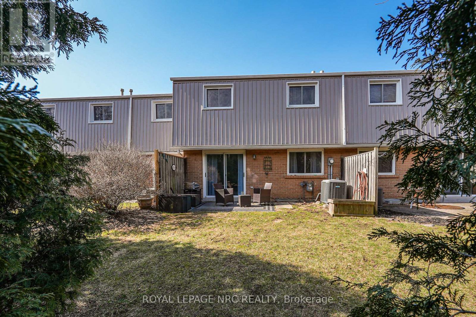 4 - 453 Woodview Road, Burlington, Ontario  L7N 2Z9 - Photo 32 - W12926664