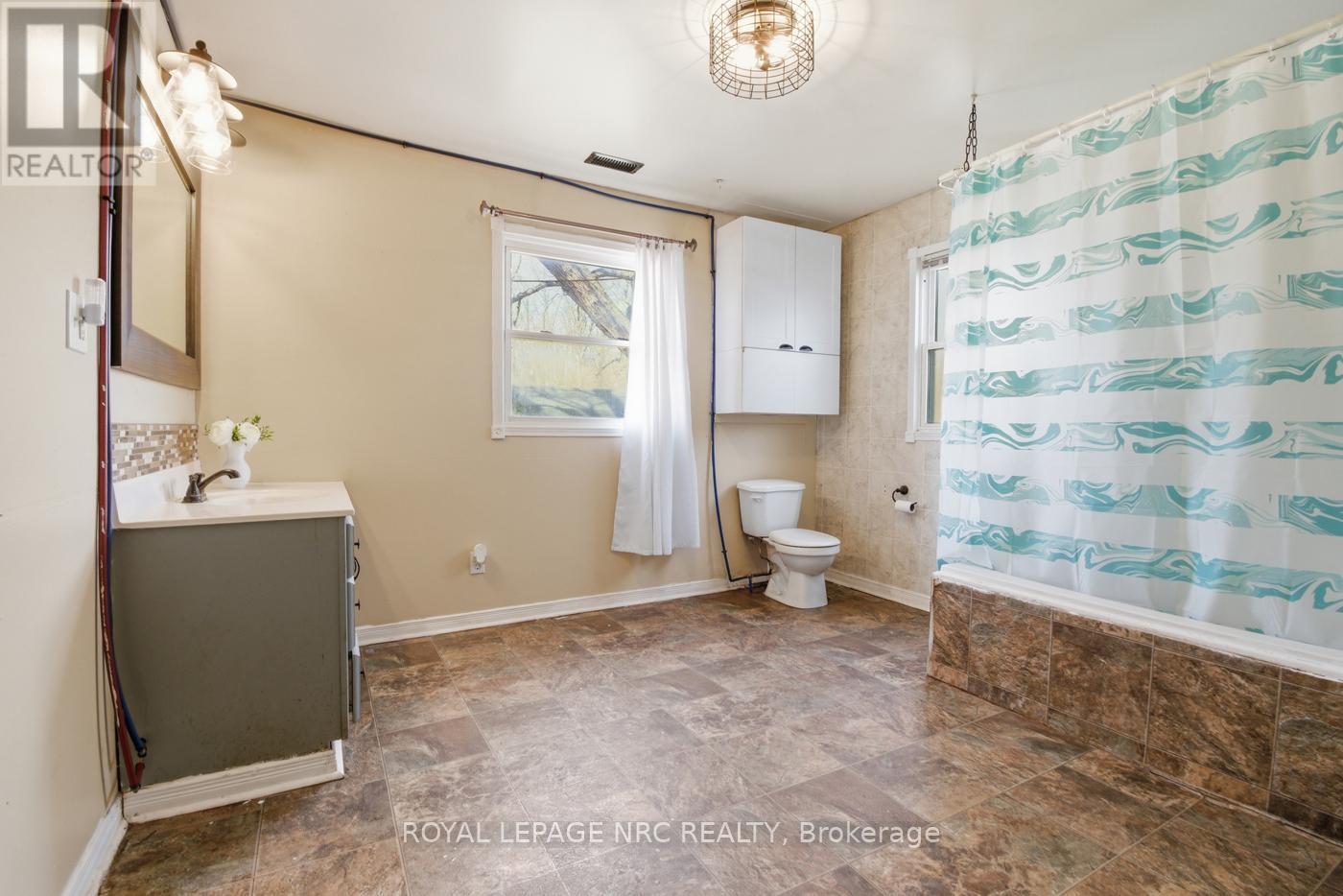 529 Rosehill Road, Fort Erie, Ontario  L2A 5M4 - Photo 23 - X12918862